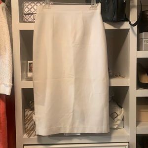 Black Halo Size 4 - White Pencil Skirt